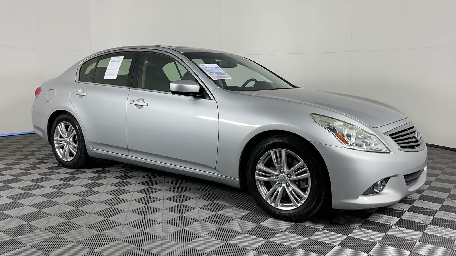 2013 INFINITI G37 Journey 1