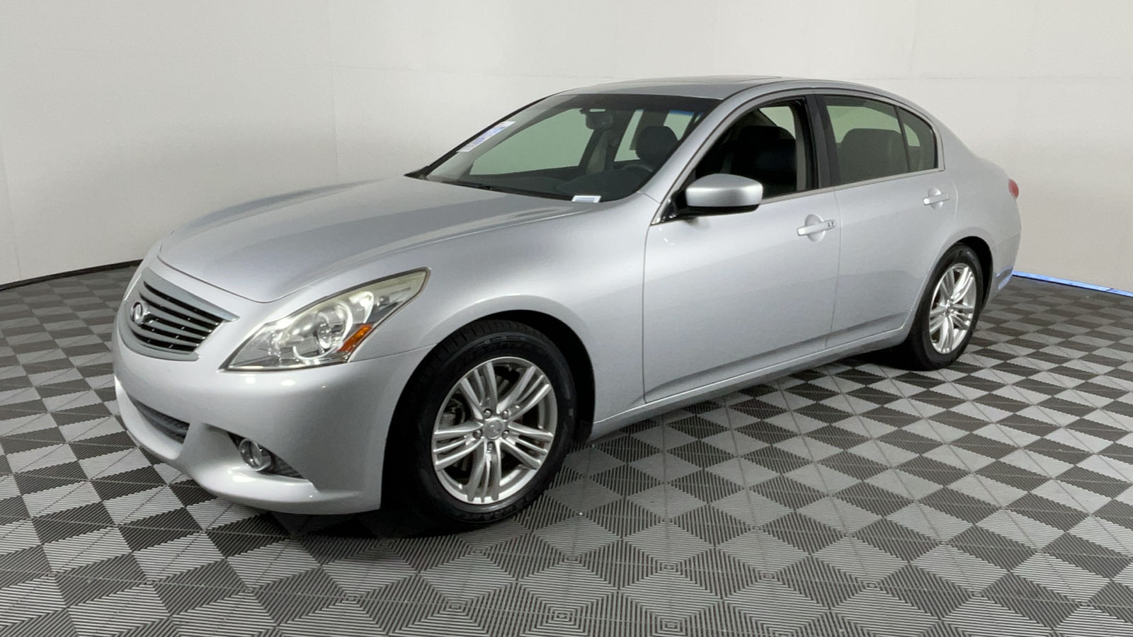 2013 INFINITI G37 Journey 8