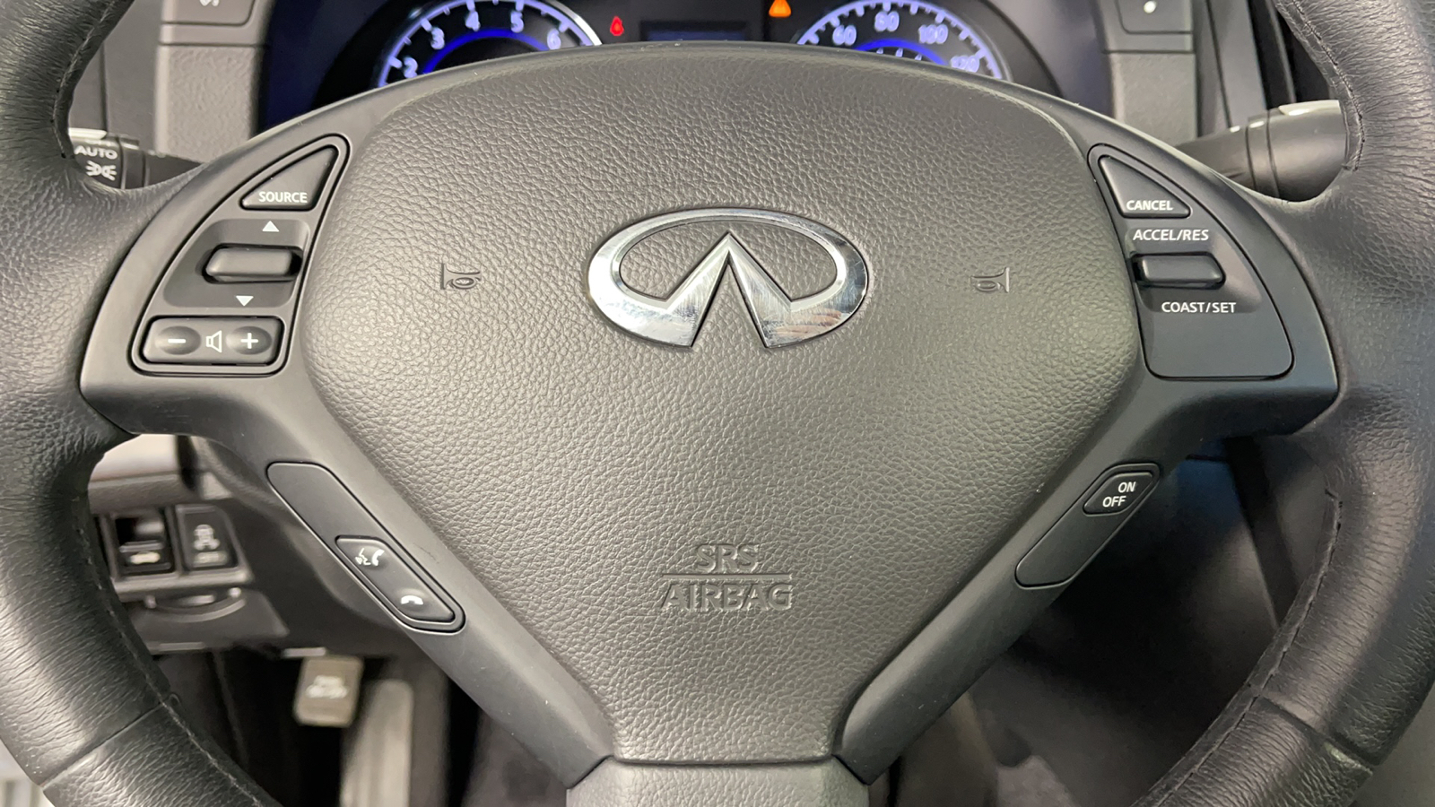 2013 INFINITI G37 Journey 23