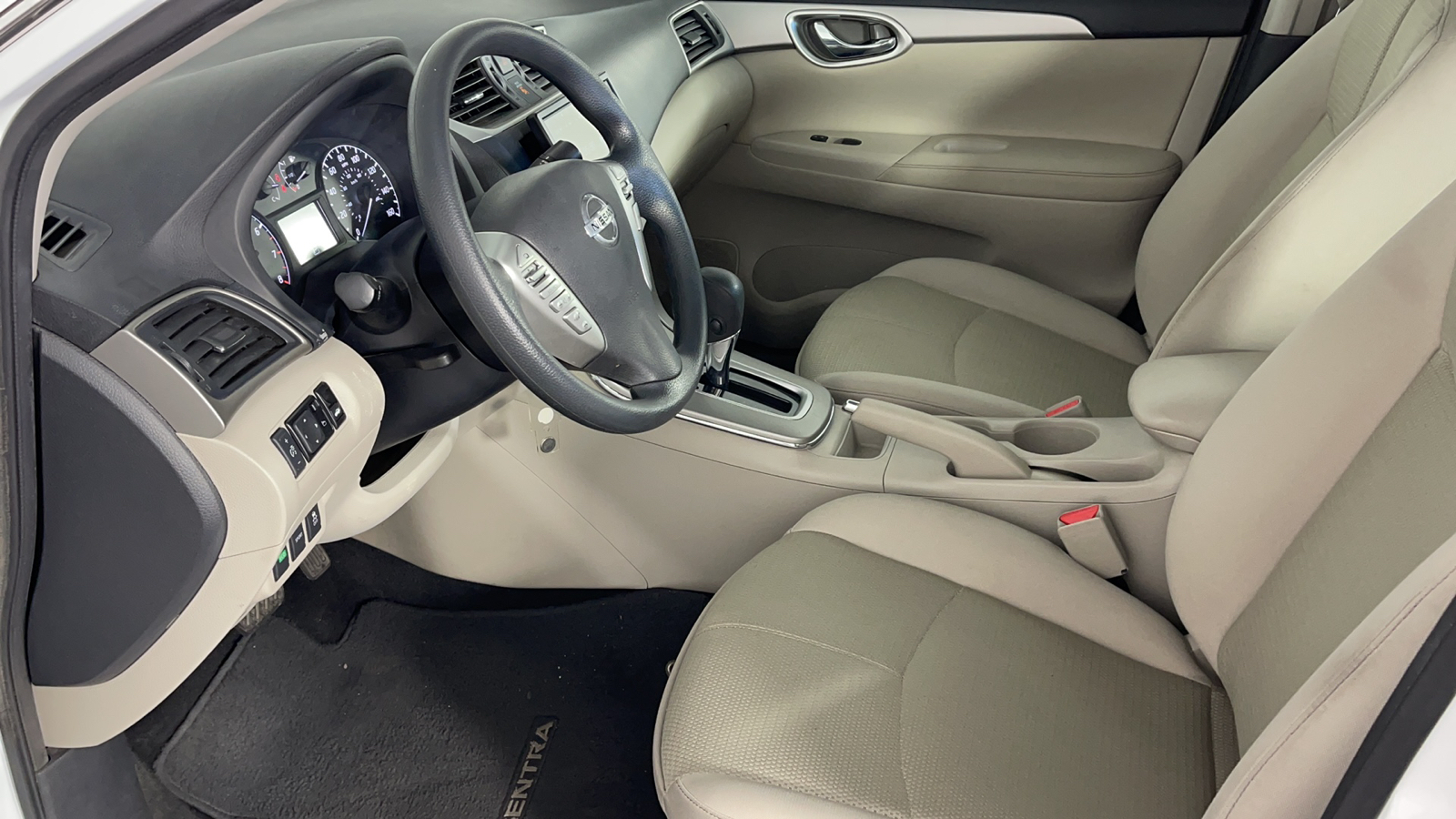 2015 Nissan Sentra S 11