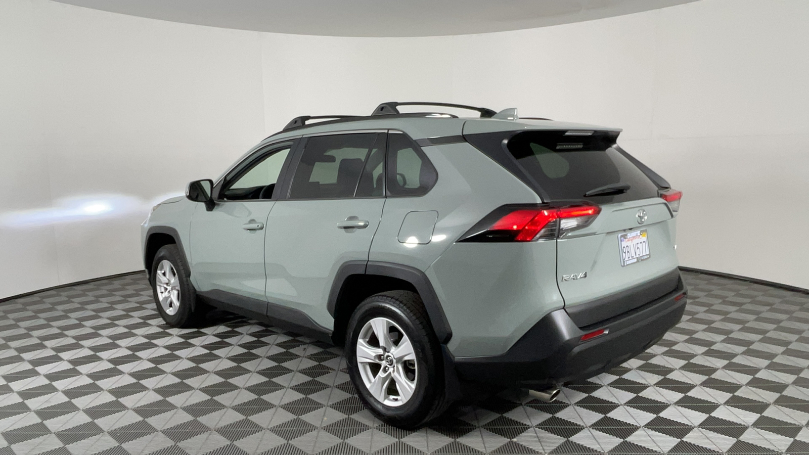 2020 Toyota RAV4 XLE 6