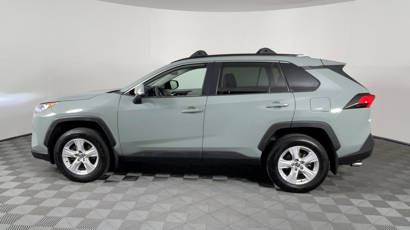 2020 Toyota RAV4 XLE 7