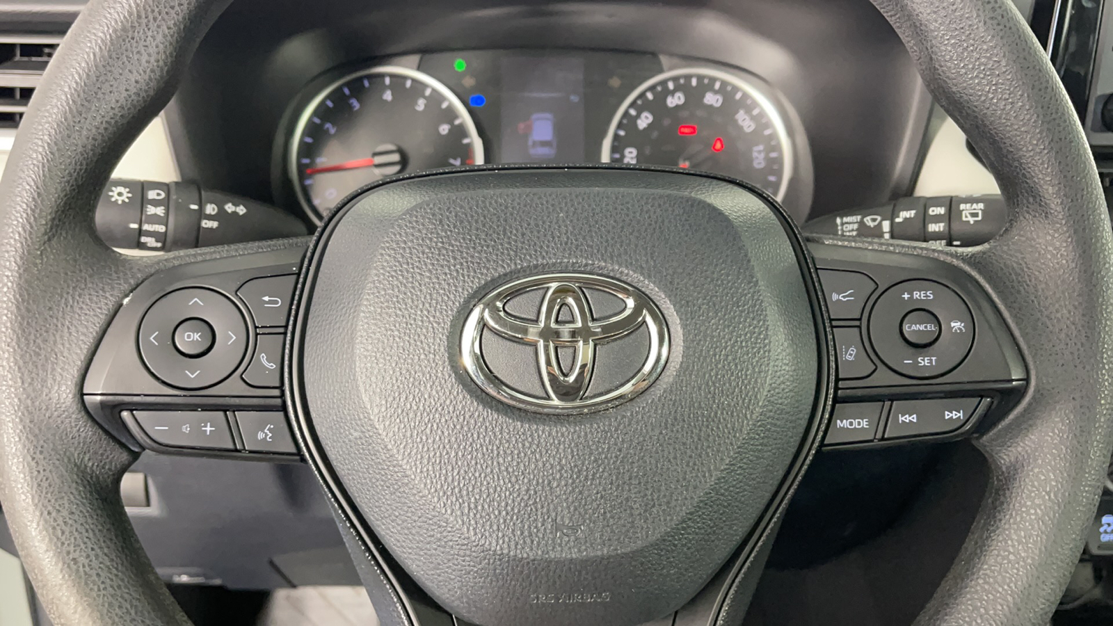 2020 Toyota RAV4 XLE 23