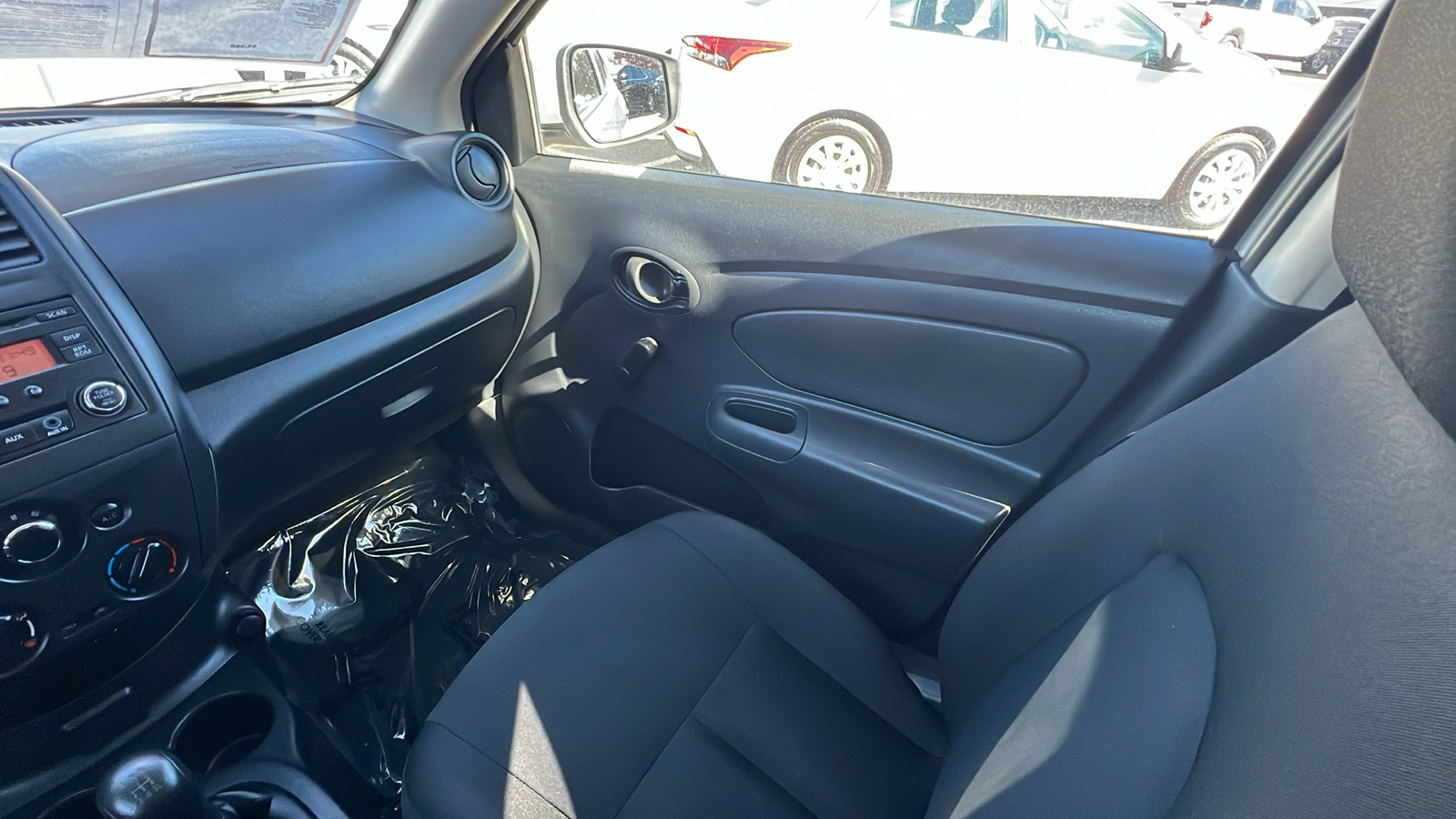 2018 Nissan Versa 1.6 S 22