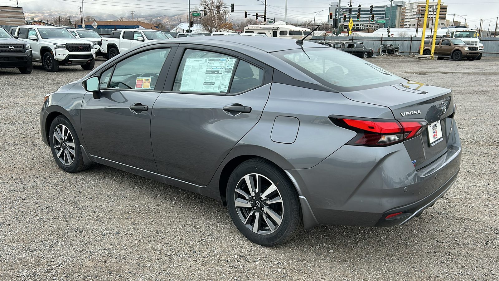 2024 Nissan Versa 1.6 S 3