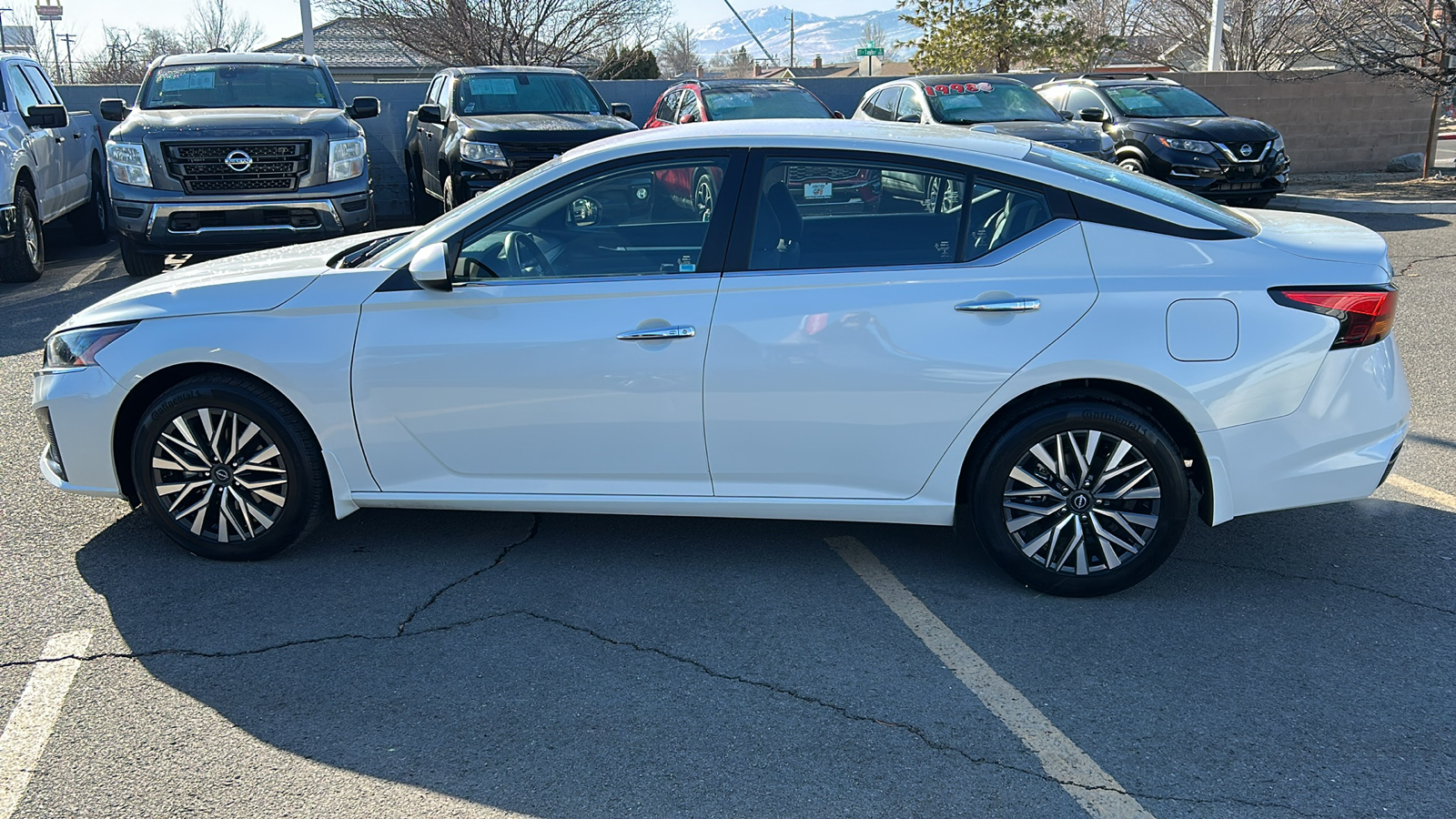 2023 Nissan Altima 2.5 SV 2