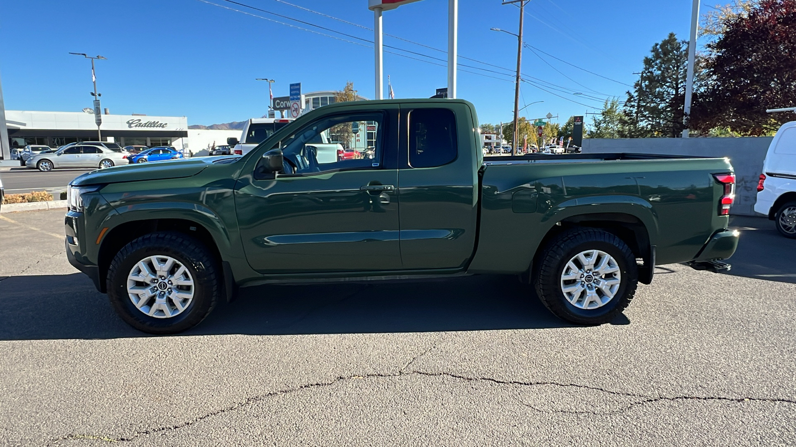 2022 Nissan Frontier SV 2