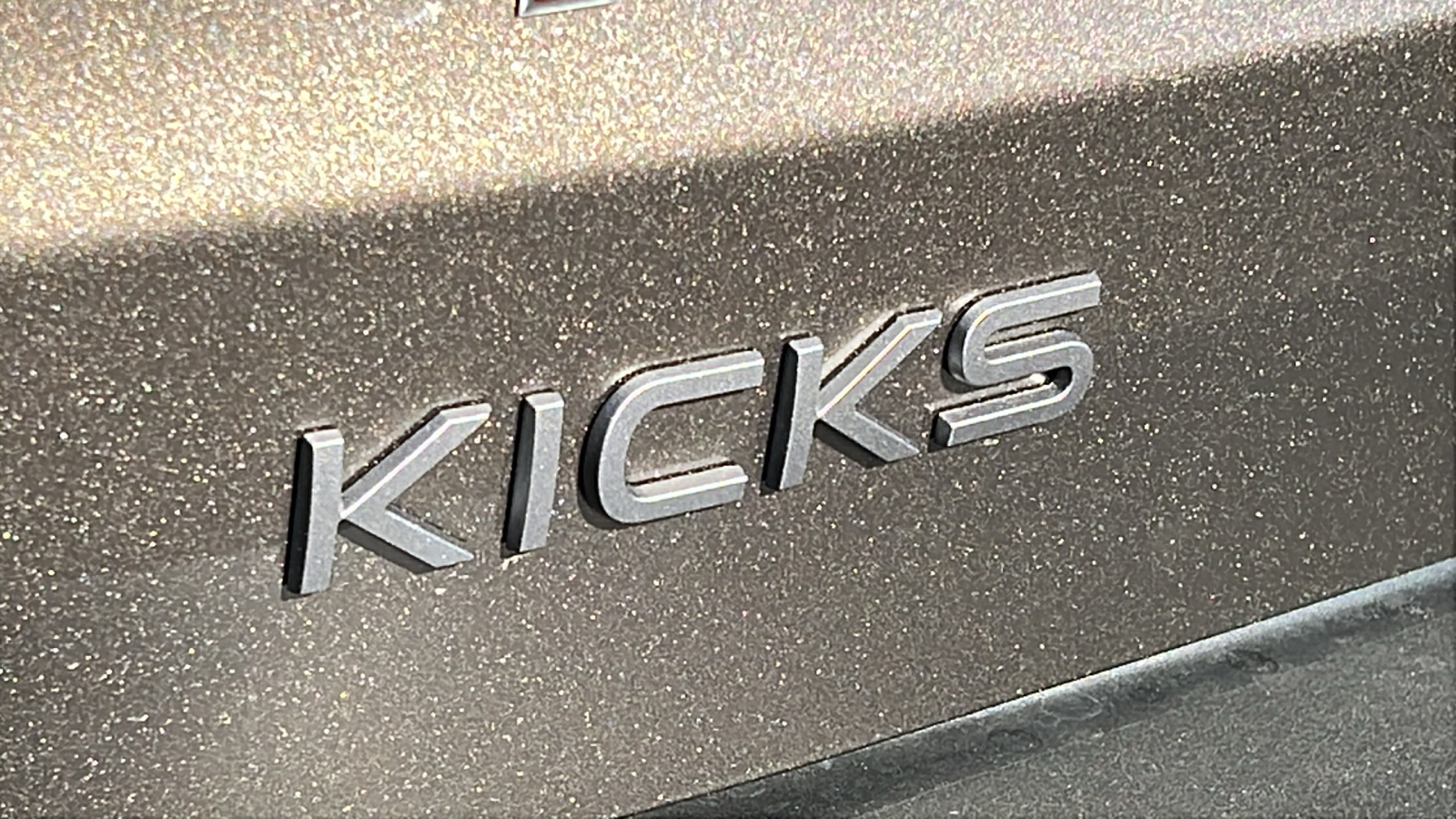 2025 Nissan Kicks S 26