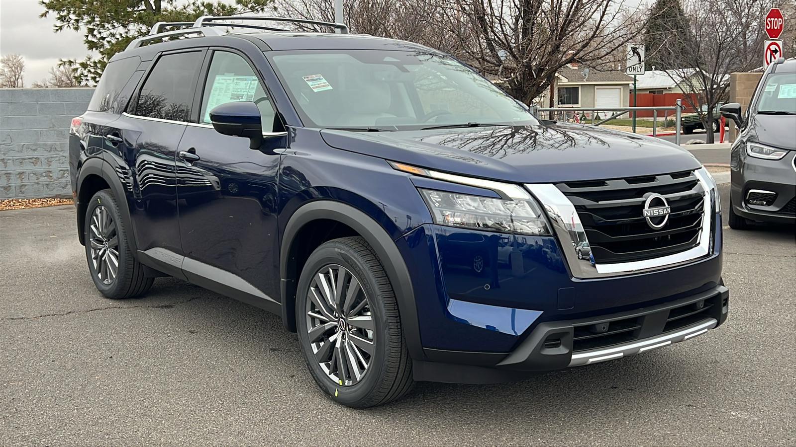 2025 Nissan Pathfinder SL 8