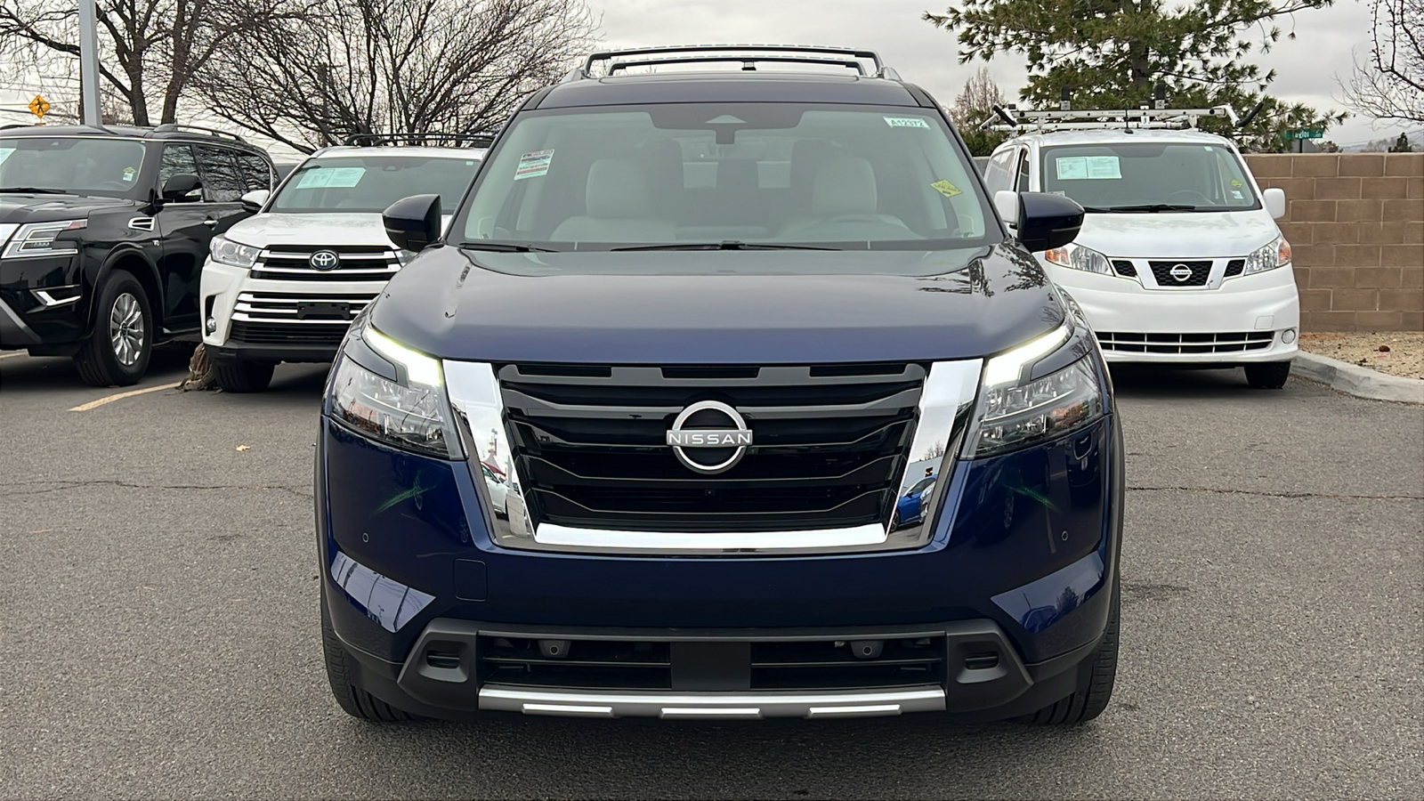 2025 Nissan Pathfinder SL 9