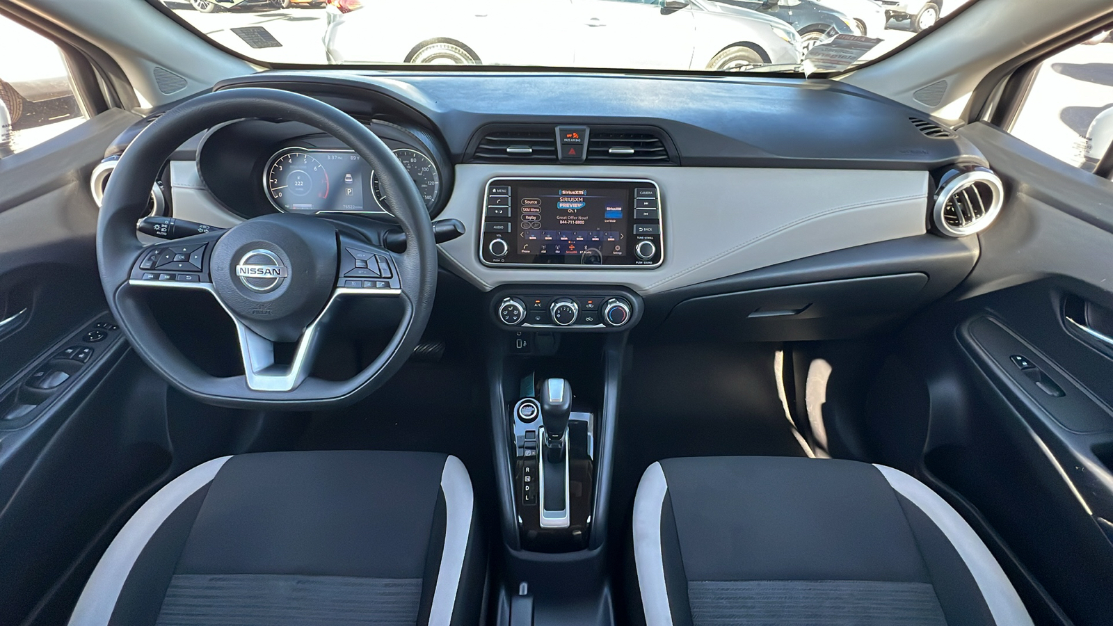 2021 Nissan Versa 1.6 SV 11