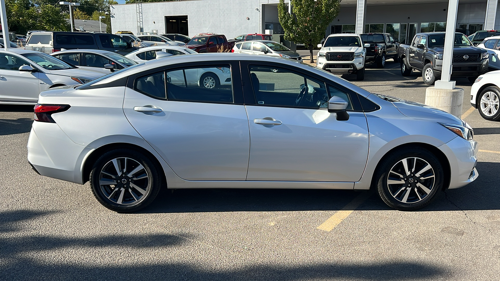 2021 Nissan Versa 1.6 SV 33