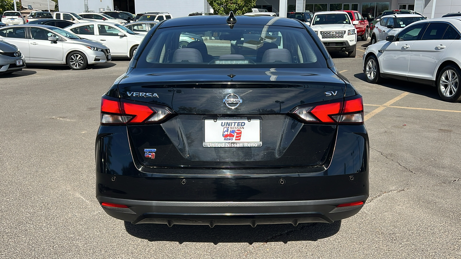 2021 Nissan Versa 1.6 SV 4