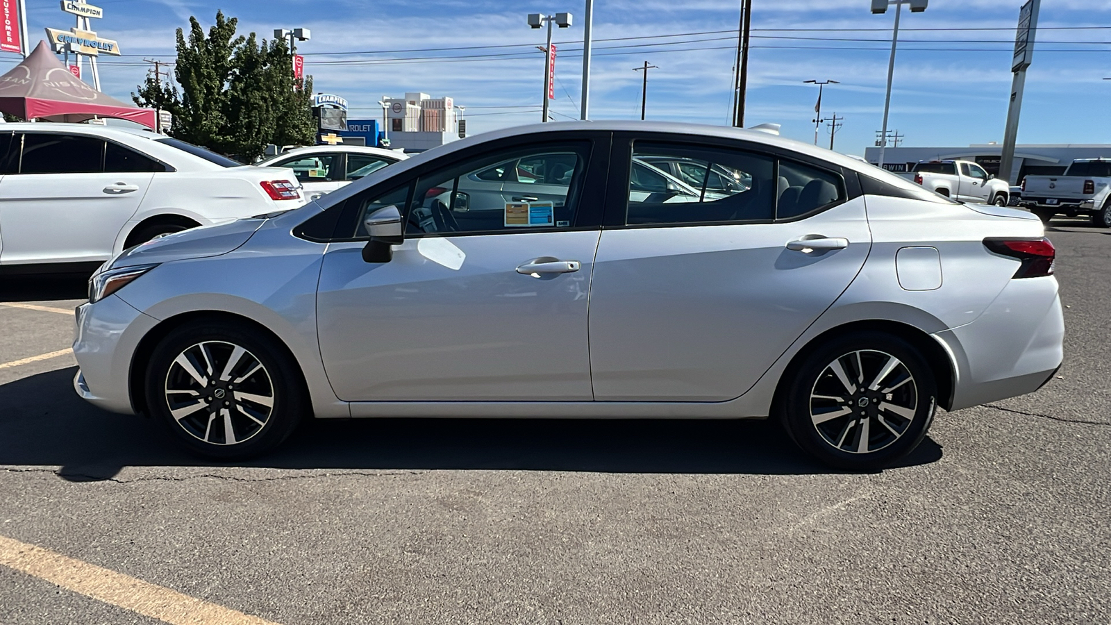 2021 Nissan Versa 1.6 SV 2