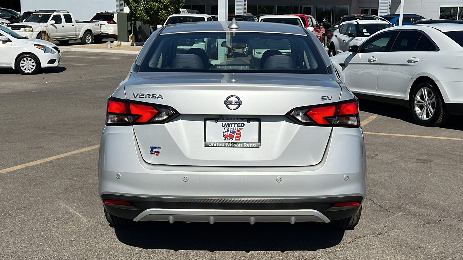 2021 Nissan Versa 1.6 SV 4