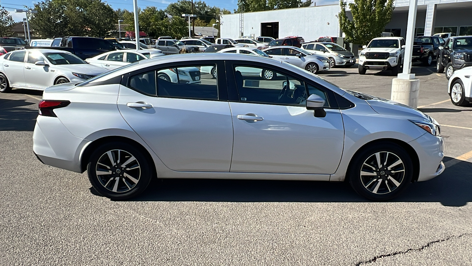 2021 Nissan Versa 1.6 SV 4