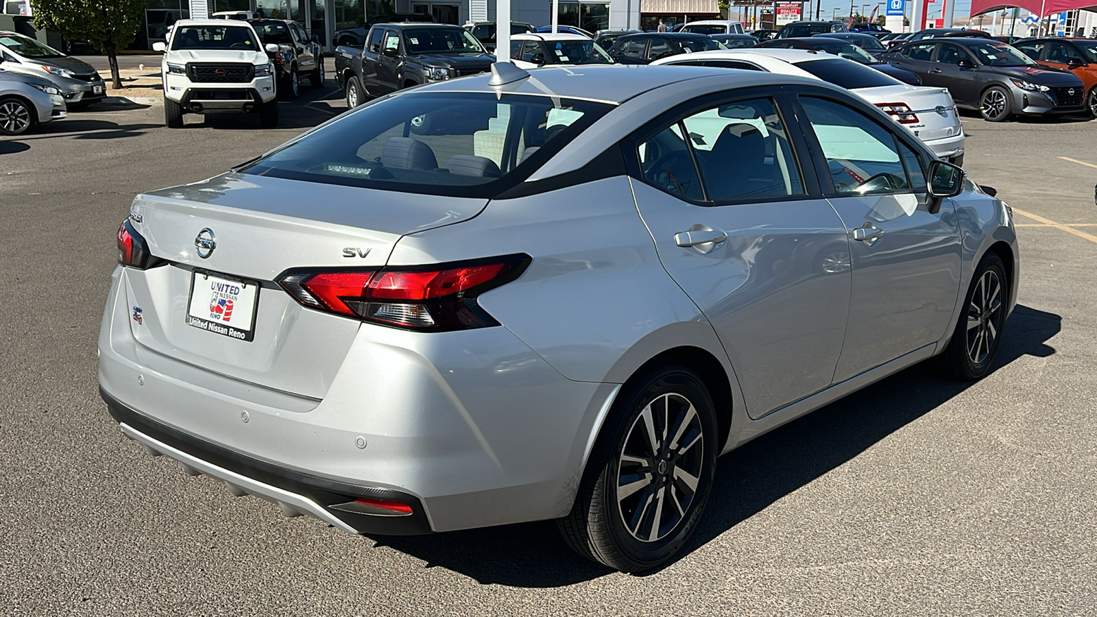 2021 Nissan Versa 1.6 SV 5