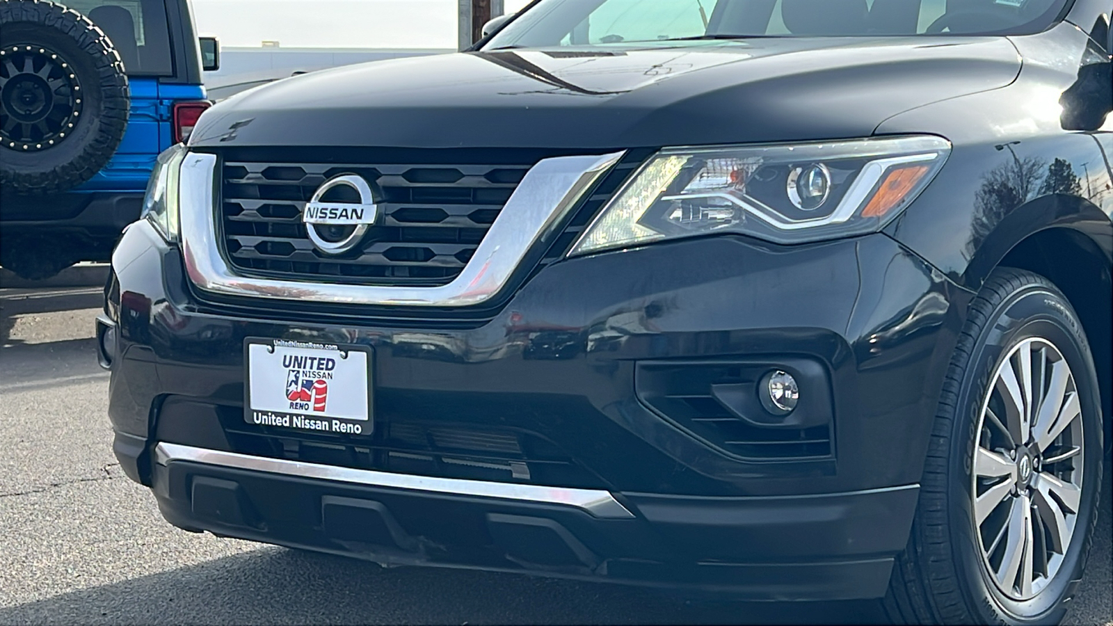 2019 Nissan Pathfinder SL 10