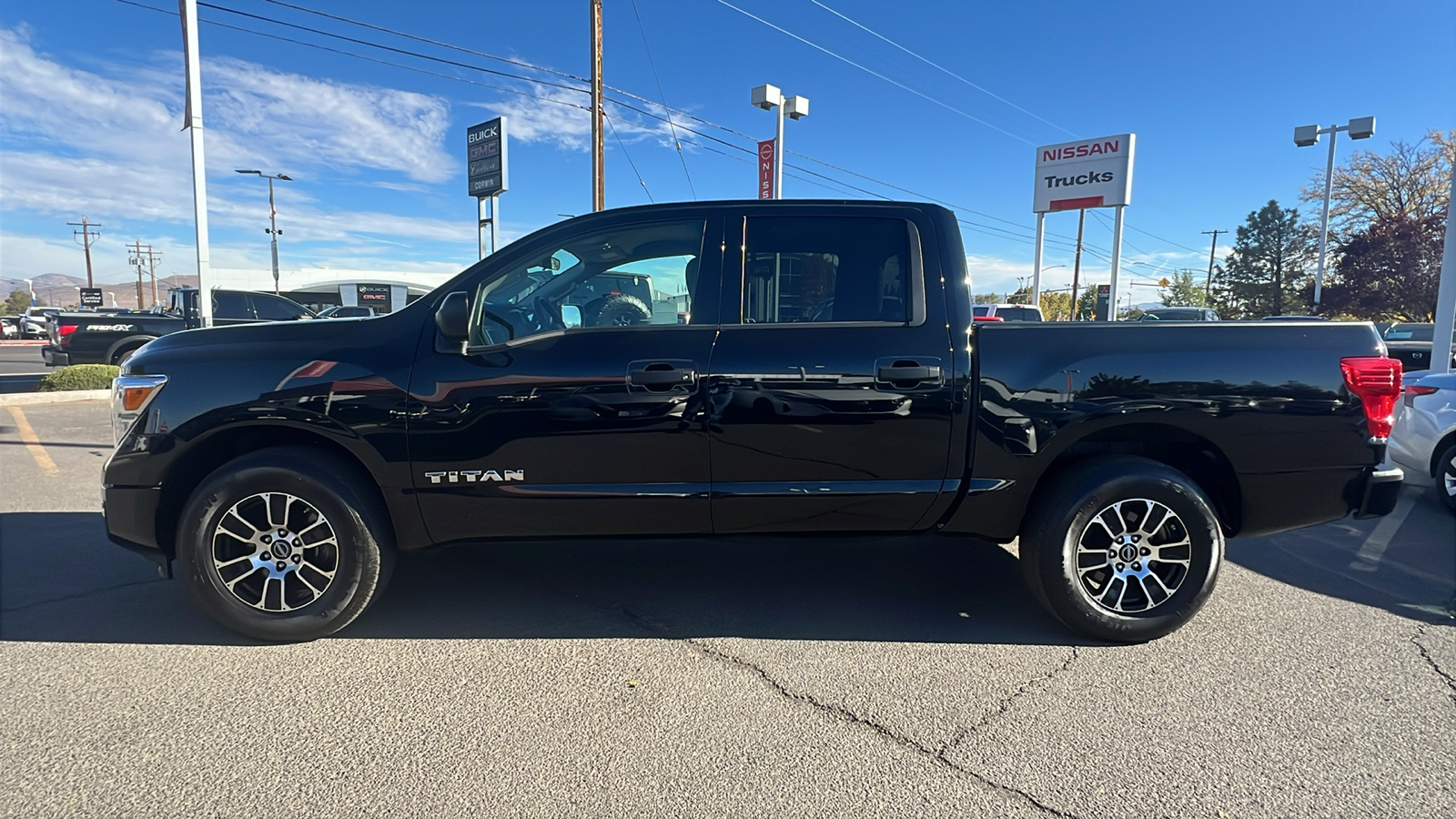 2023 Nissan Titan SV 2