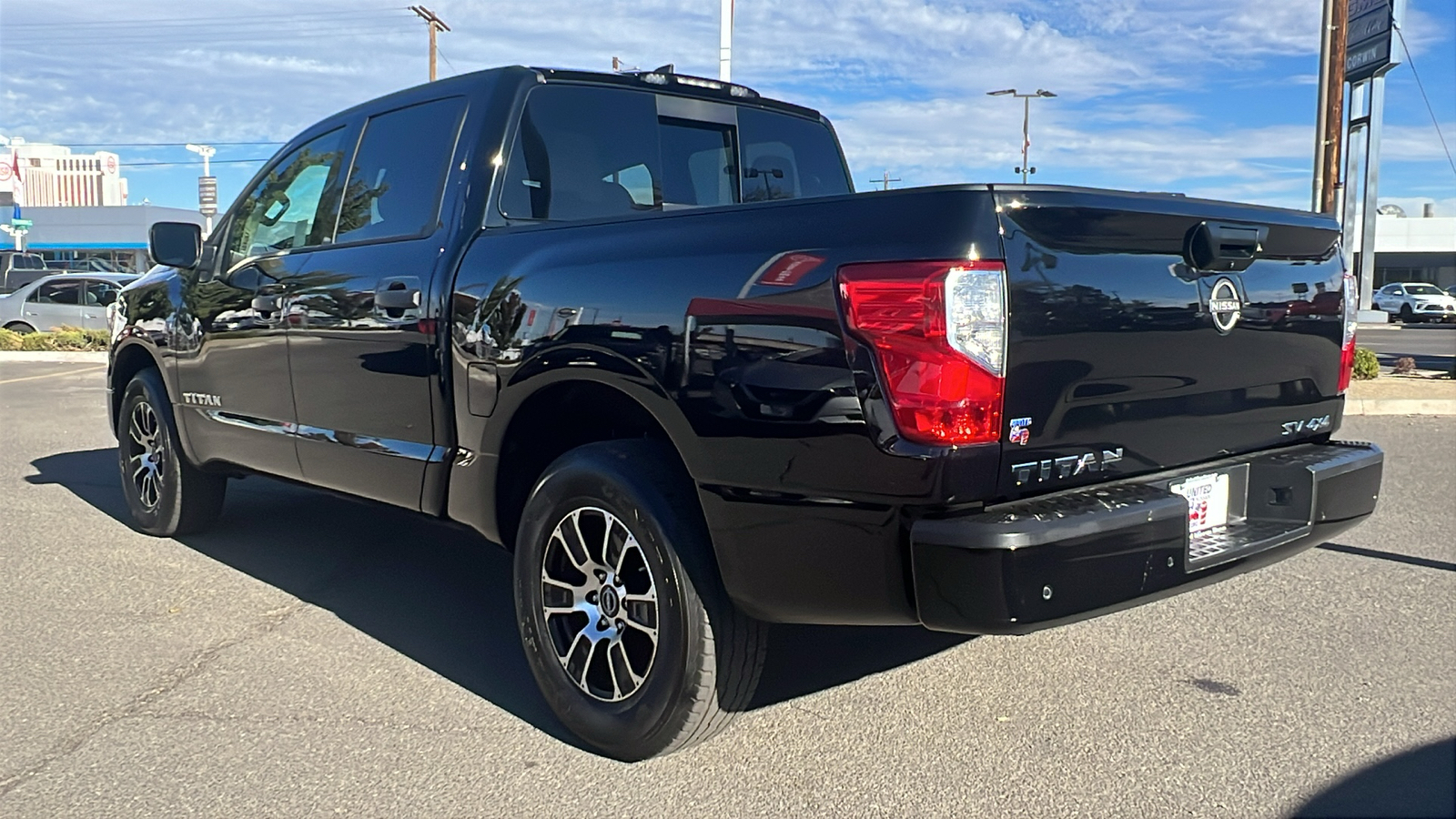 2023 Nissan Titan SV 3