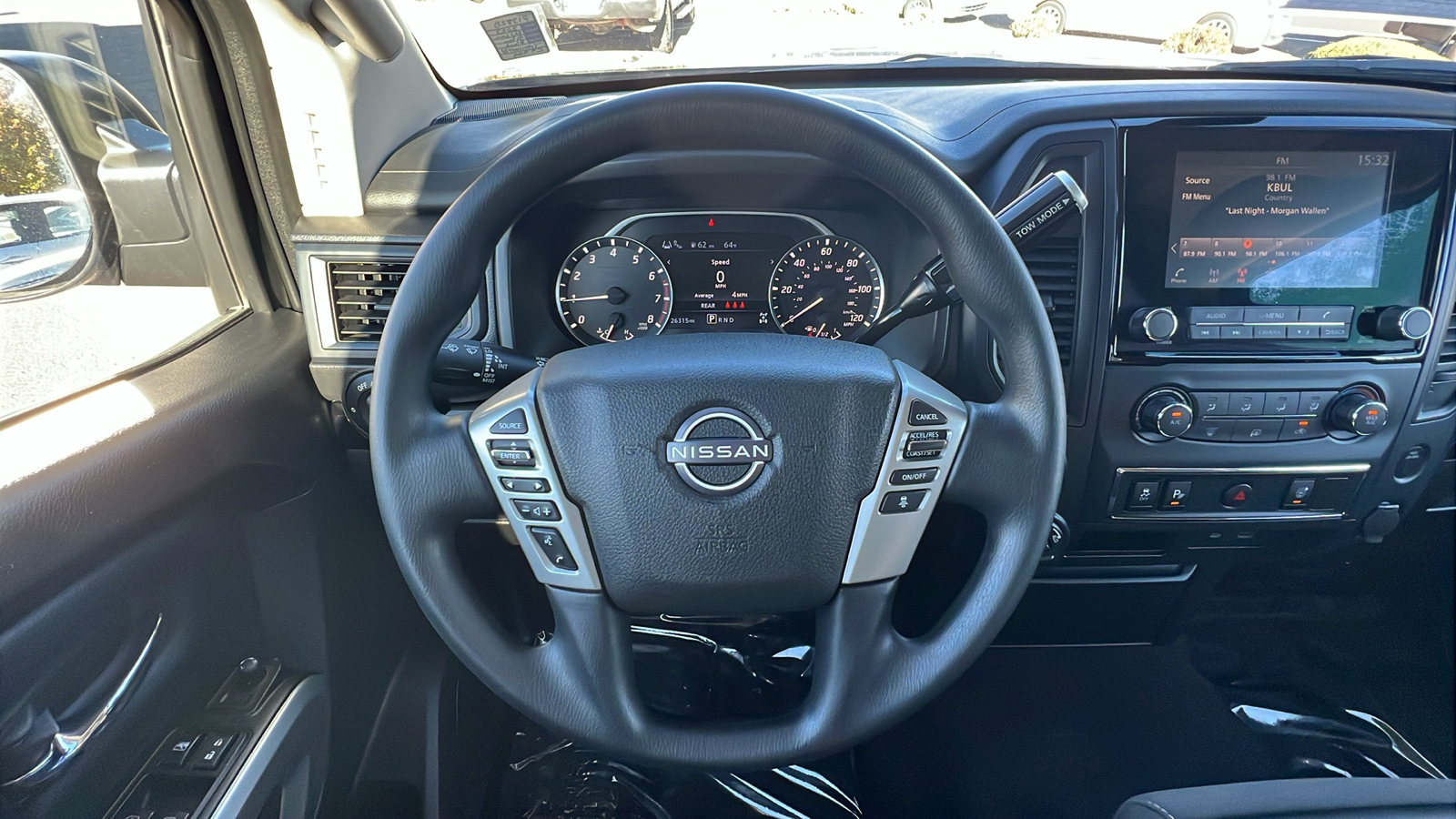 2023 Nissan Titan SV 4