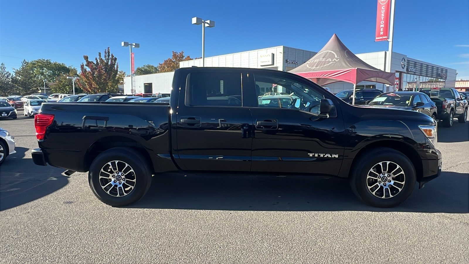 2023 Nissan Titan SV 7