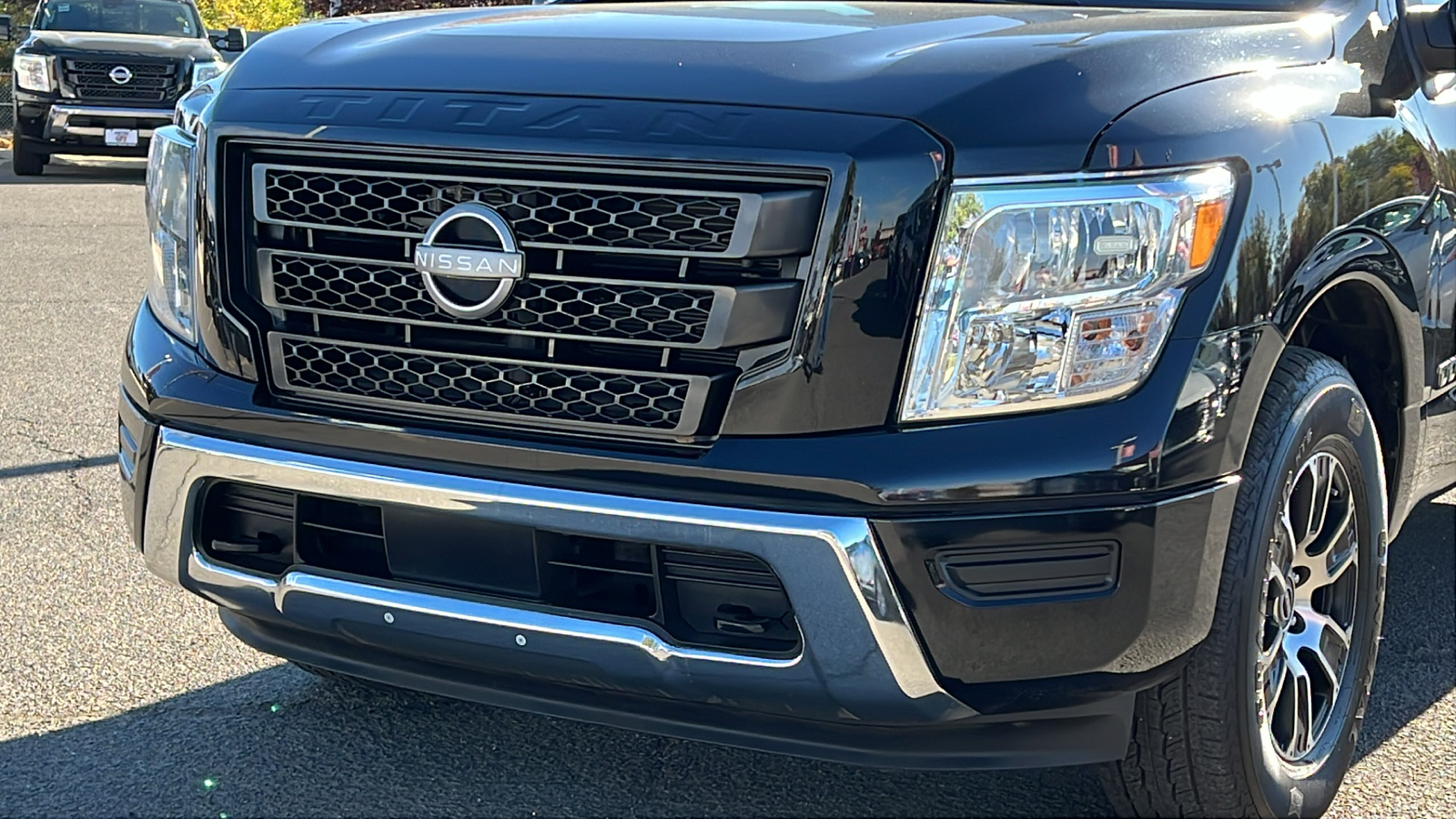 2023 Nissan Titan SV 10