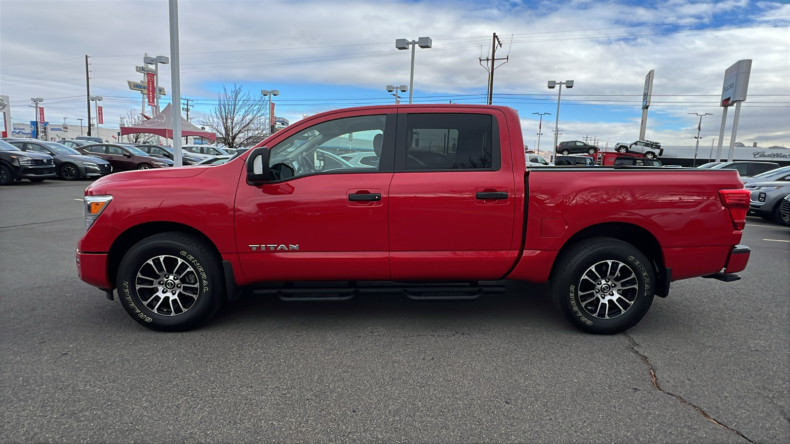 2022 Nissan Titan SV 2