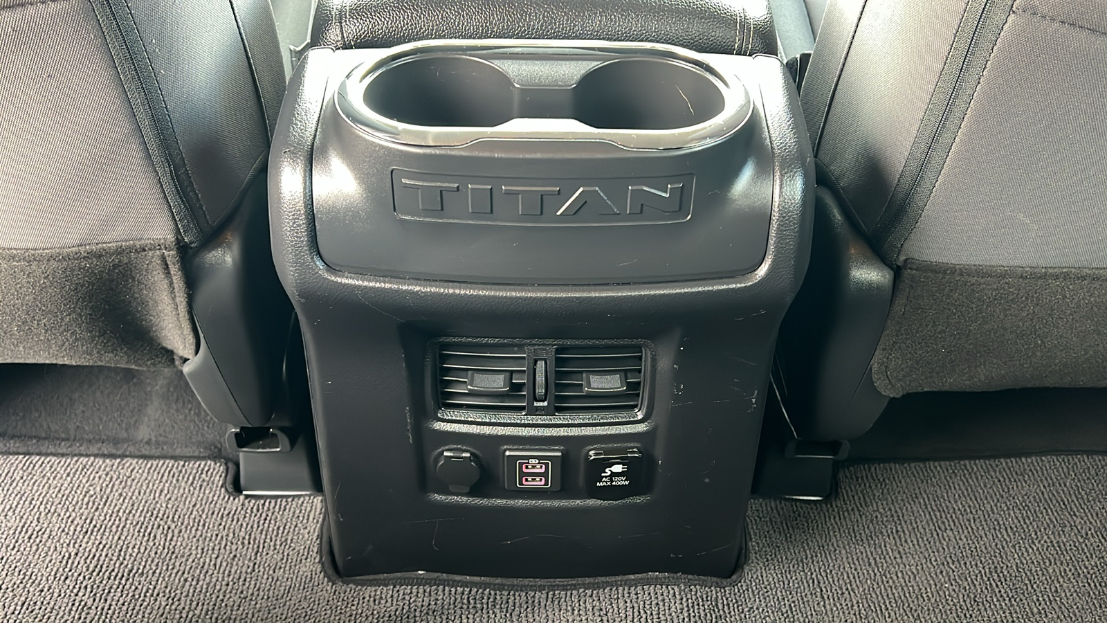 2022 Nissan Titan SV 16