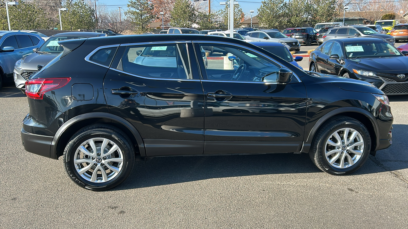 2022 Nissan Rogue Sport S 7