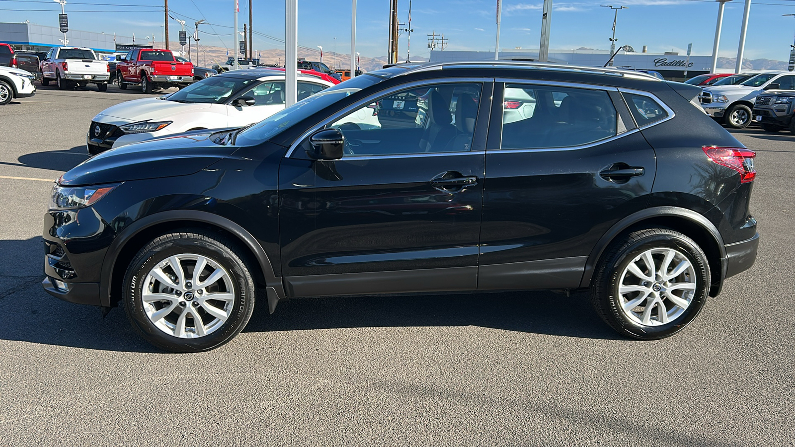 2022 Nissan Rogue Sport SV 2