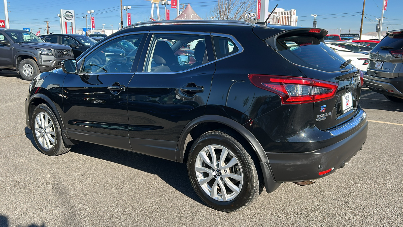 2022 Nissan Rogue Sport SV 3