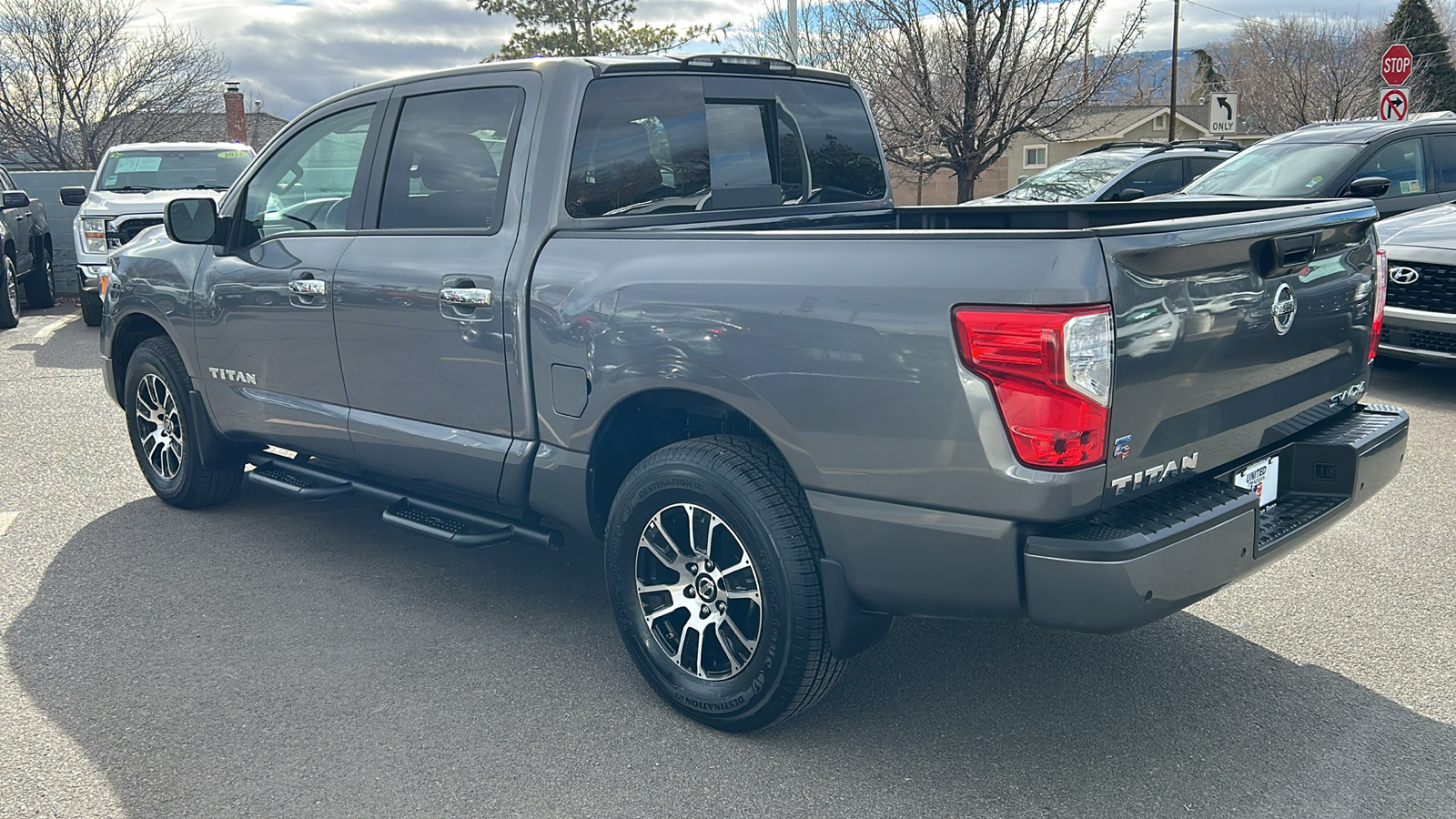 2021 Nissan Titan SV 3