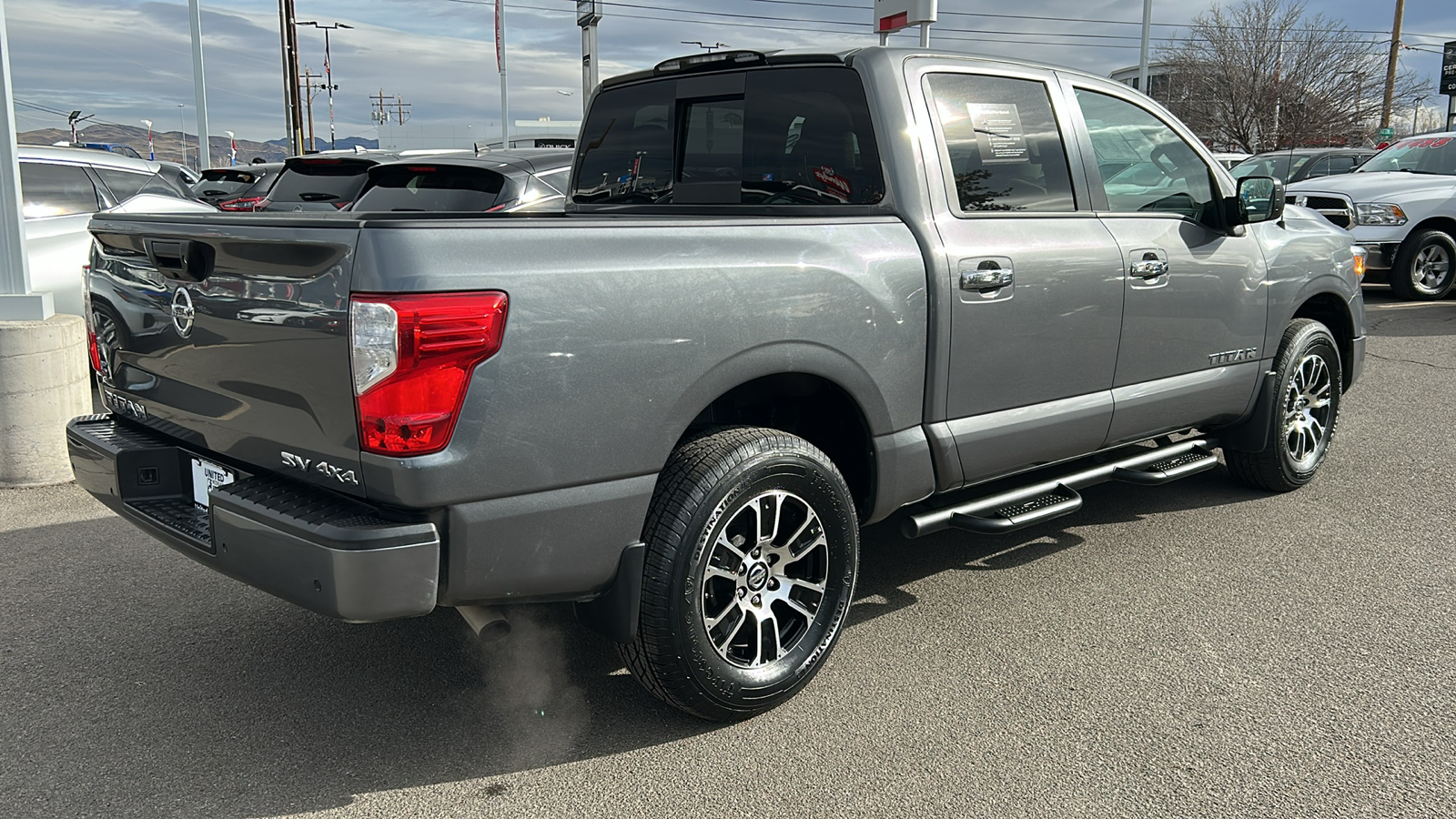 2021 Nissan Titan SV 6