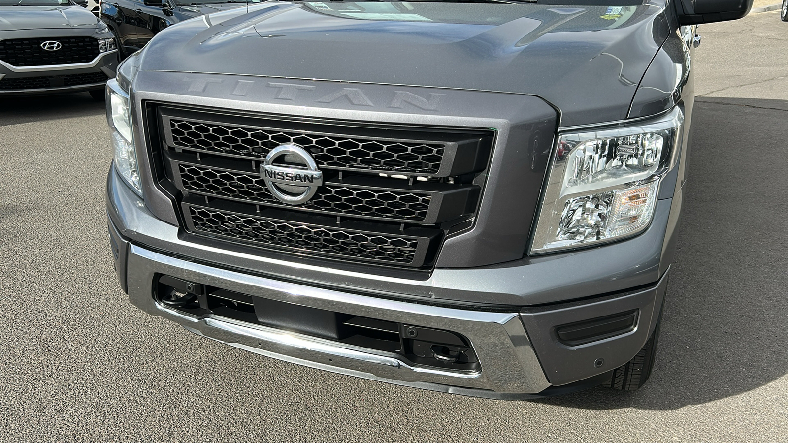 2021 Nissan Titan SV 10