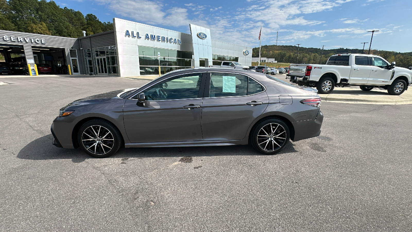 2022 Toyota Camry SE 2