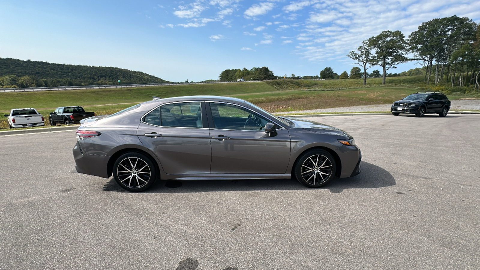 2022 Toyota Camry SE 6