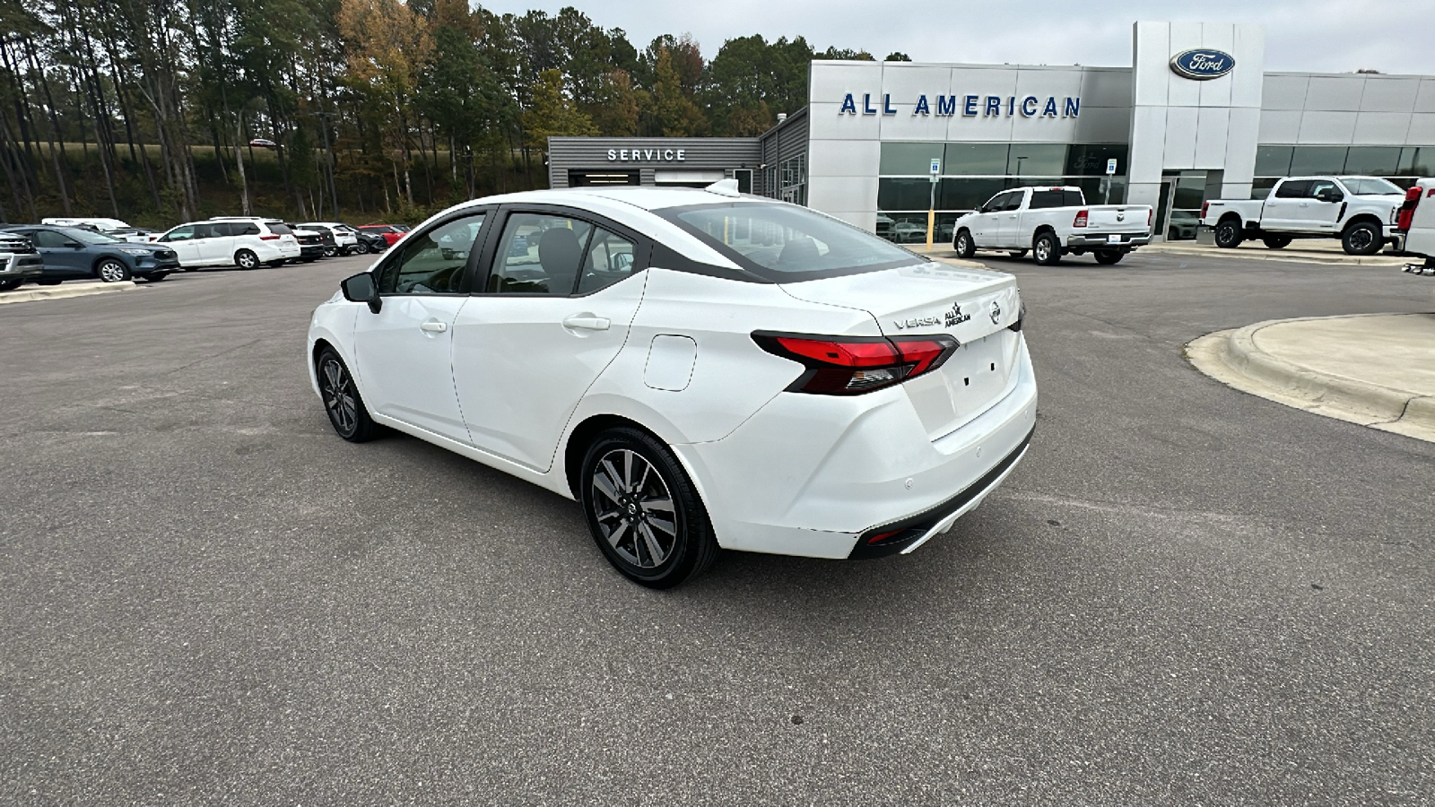 2021 Nissan Versa 1.6 SV 3