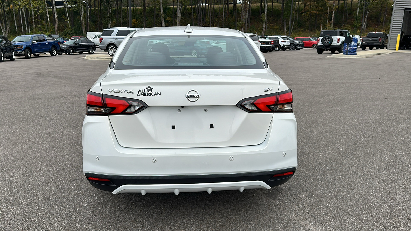 2021 Nissan Versa 1.6 SV 4