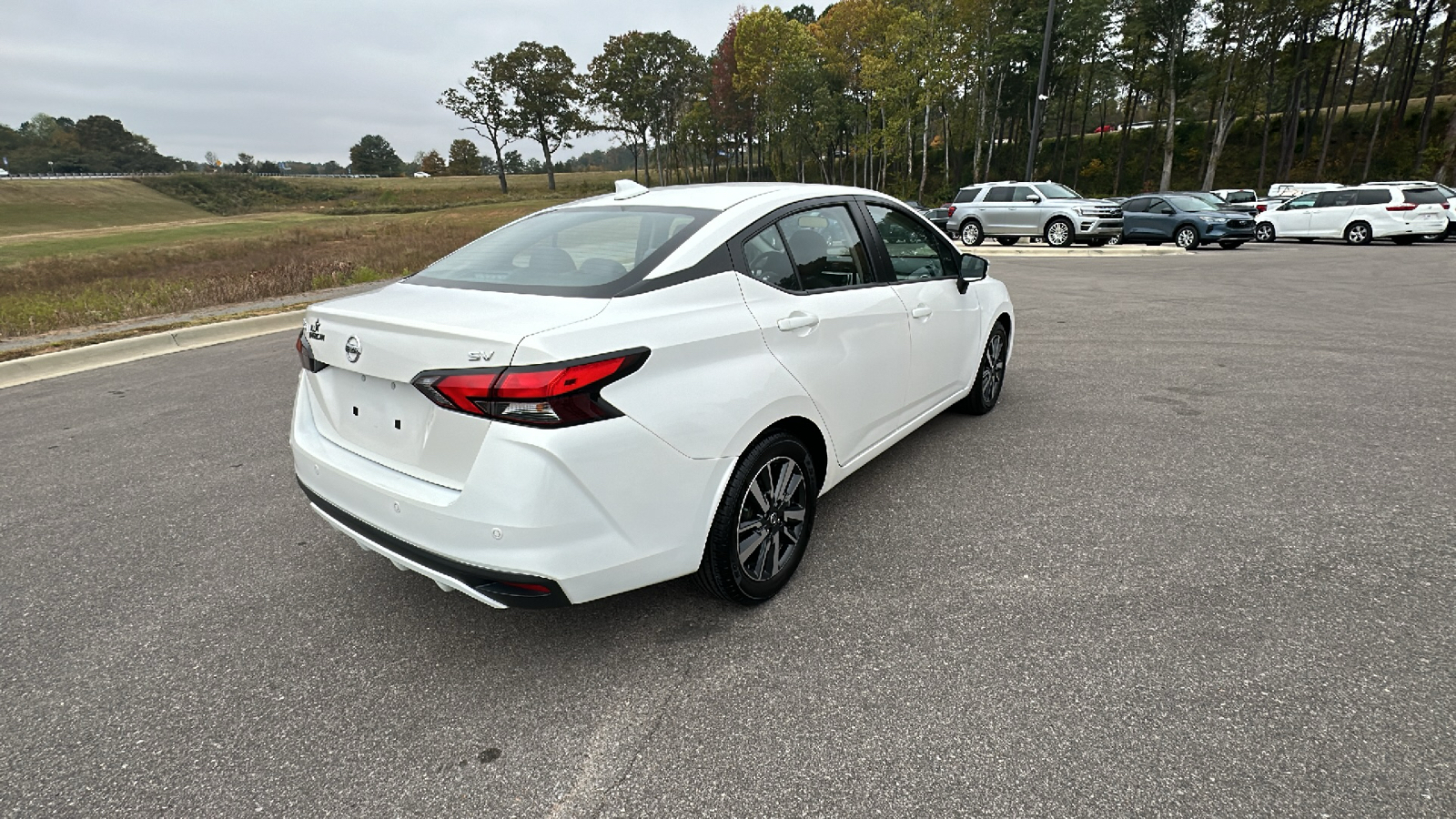 2021 Nissan Versa 1.6 SV 5