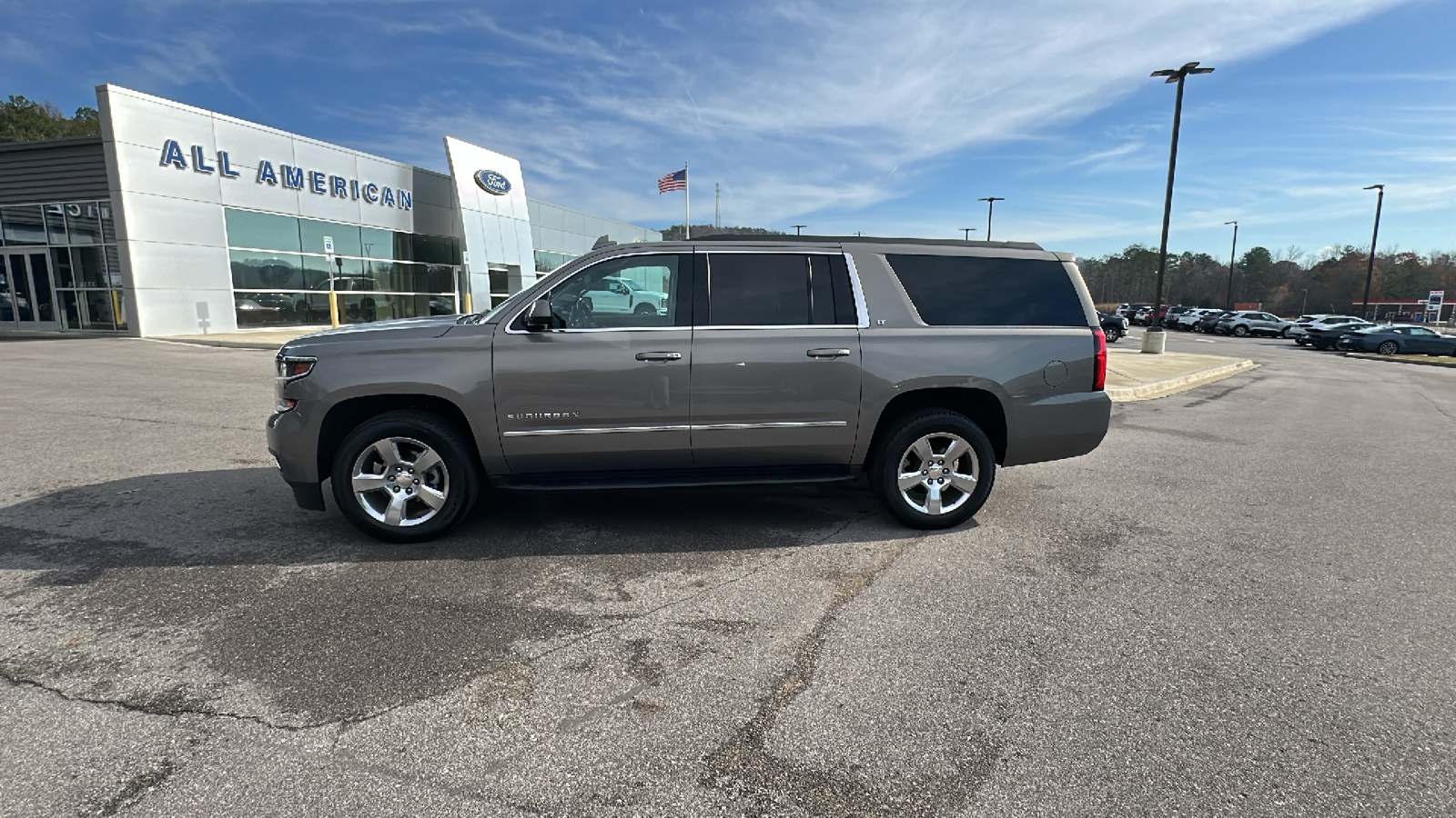 2019 Chevrolet Suburban LT 2