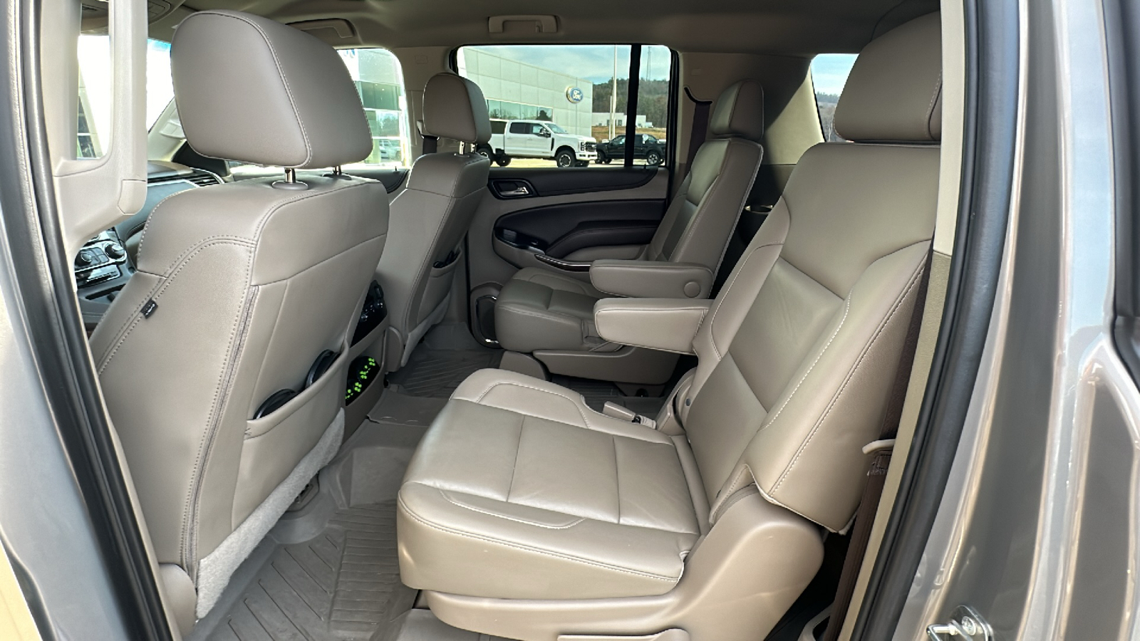 2019 Chevrolet Suburban LT 14