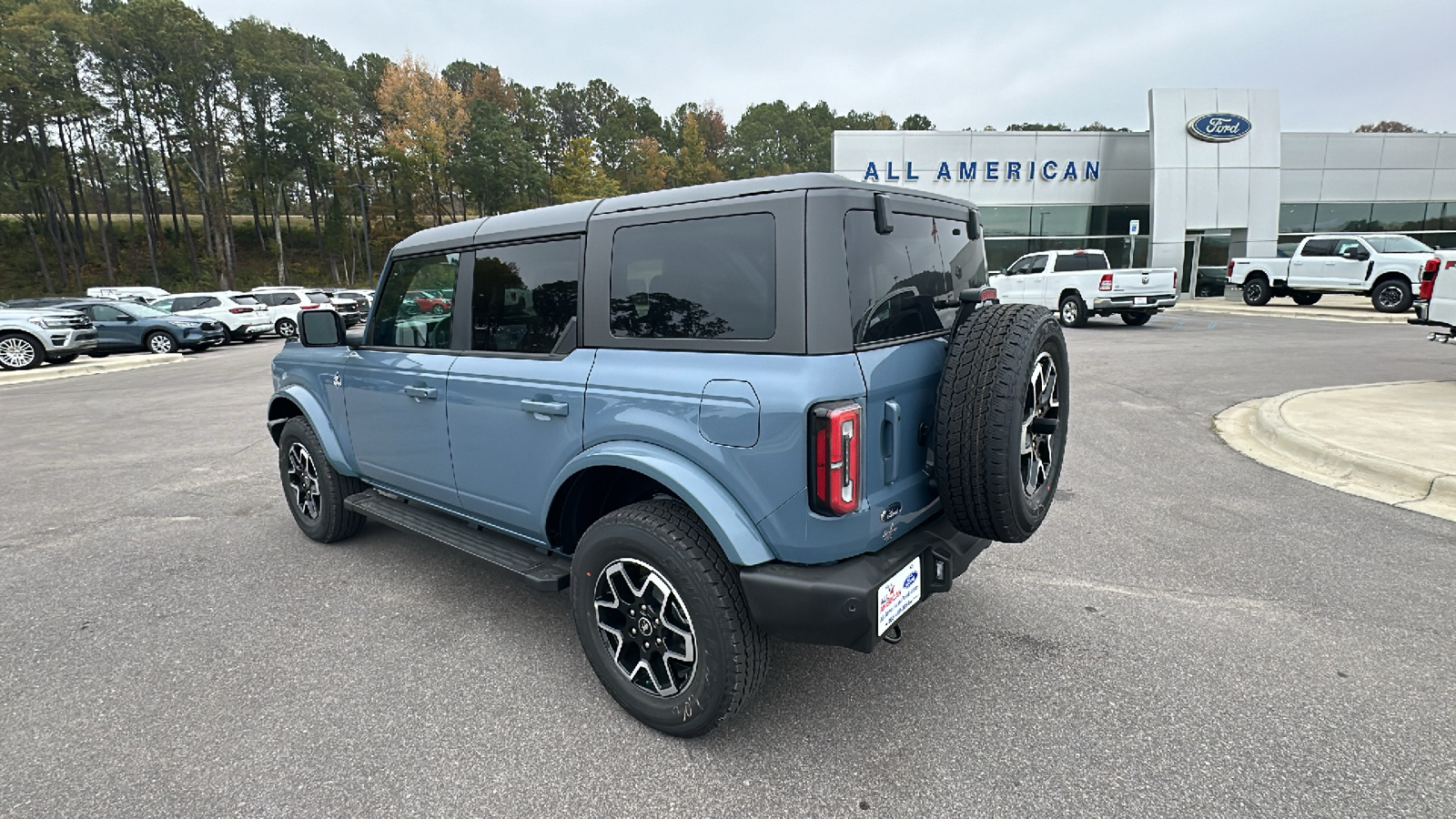 2024 Ford Bronco Outer Banks 3