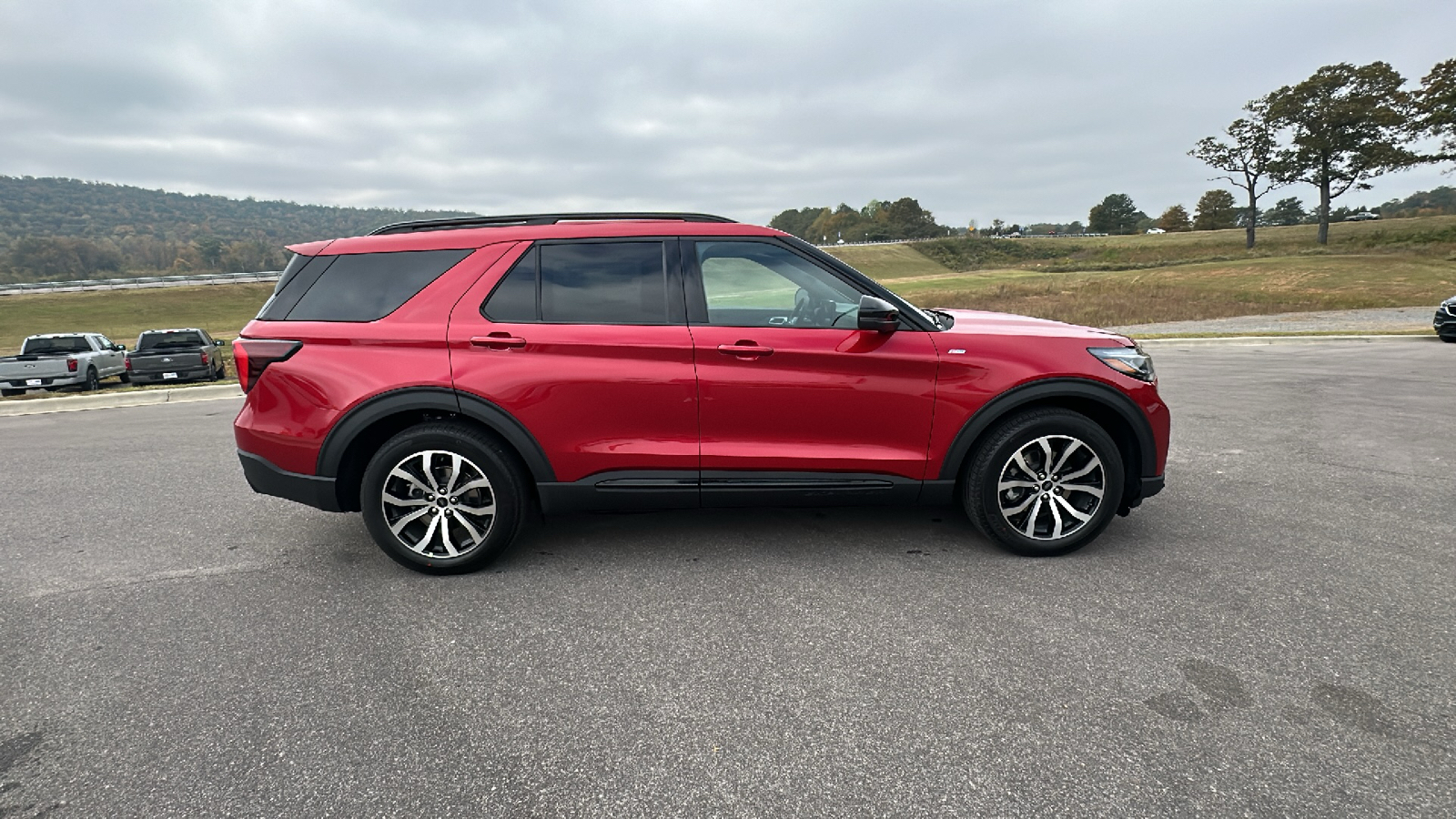 2025 Ford Explorer ST-Line 7