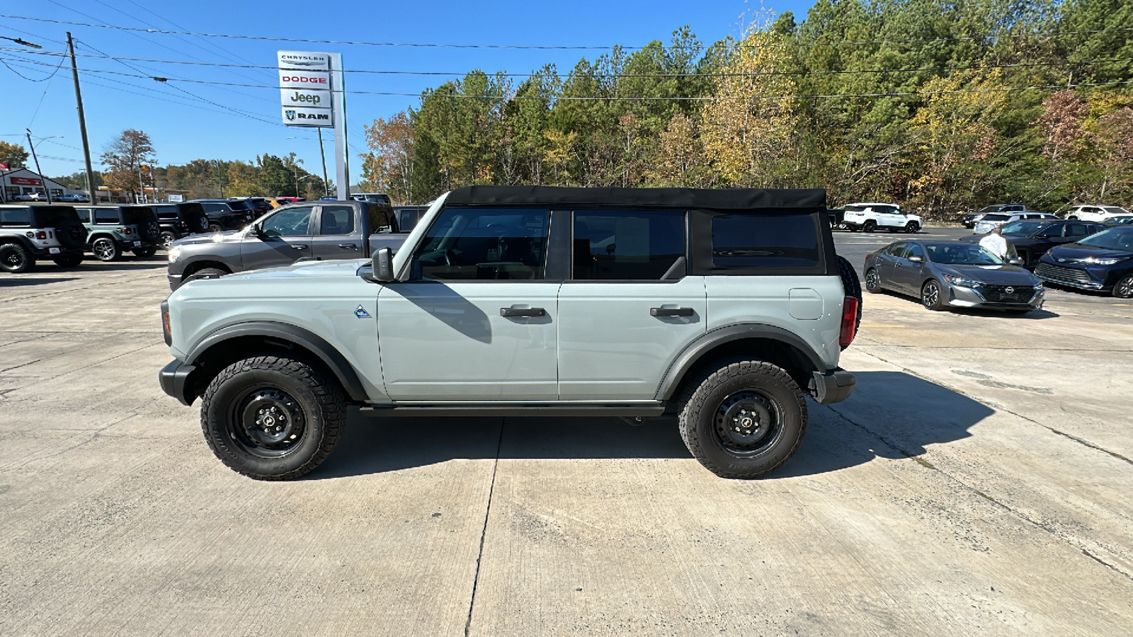 2023 Ford Bronco Black Diamond 2