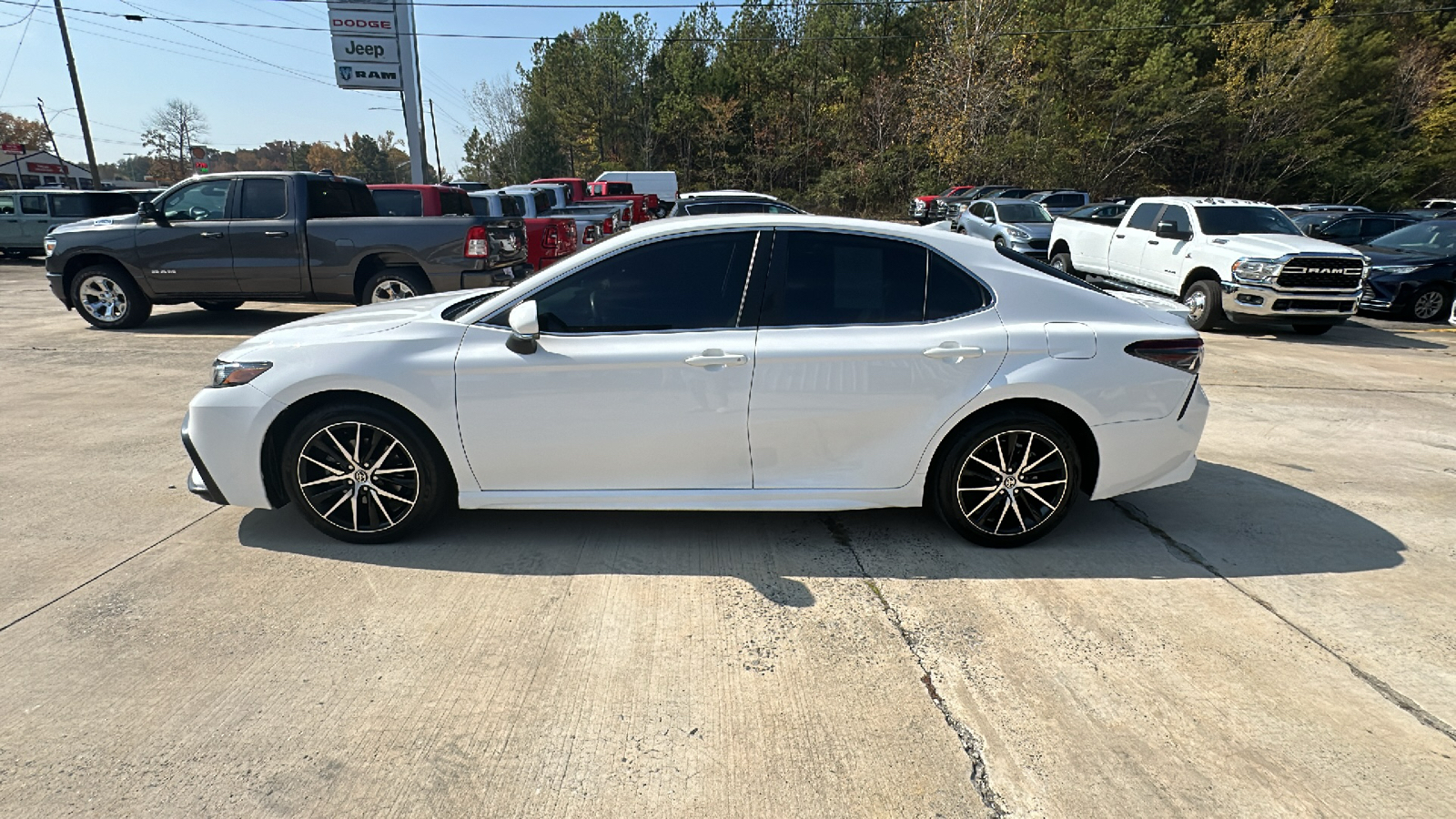 2021 Toyota Camry SE 2