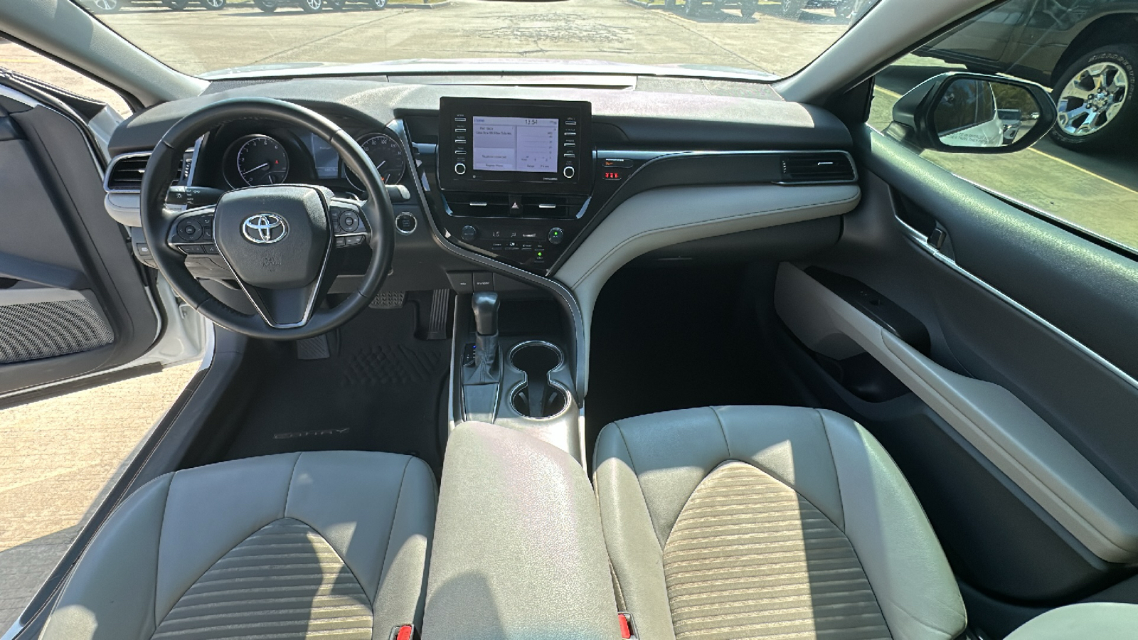 2021 Toyota Camry SE 14