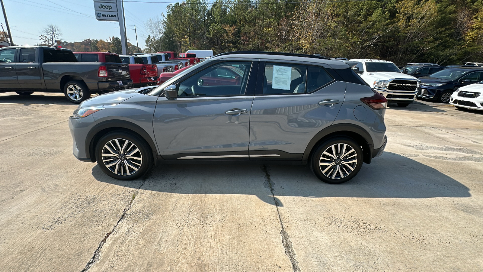 2024 Nissan Kicks SR 2