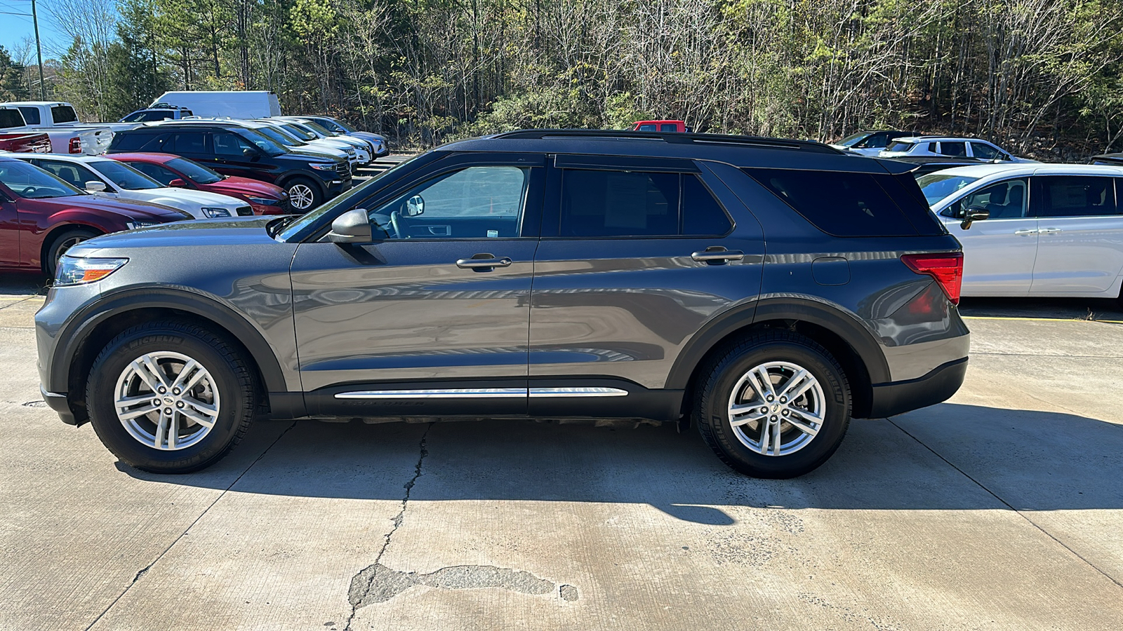 2020 Ford Explorer XLT 2