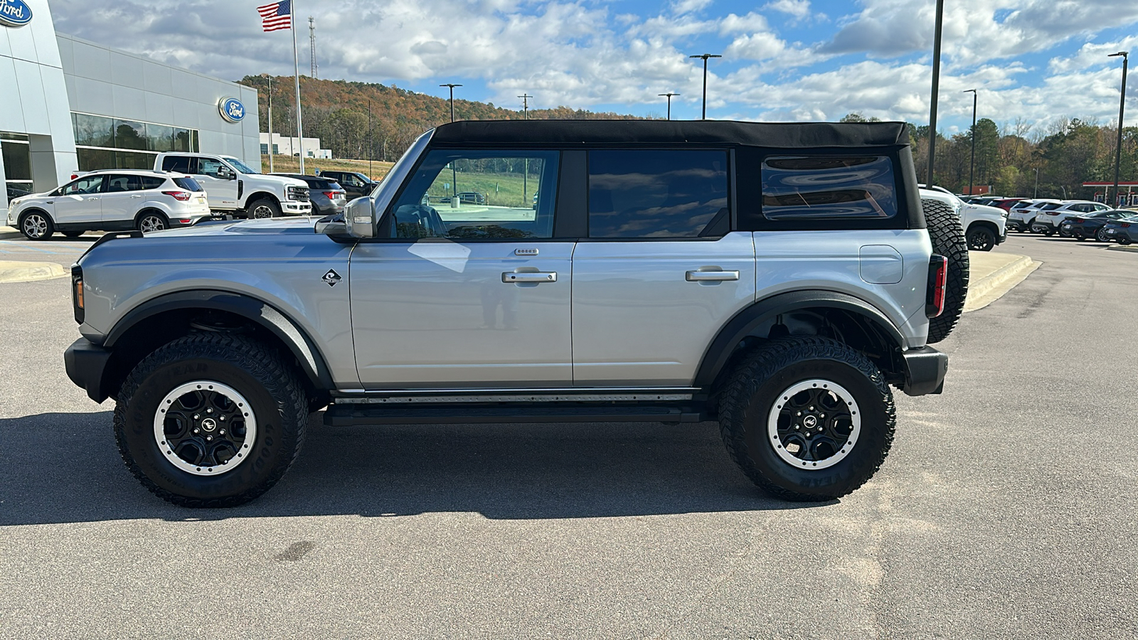 2023 Ford Bronco Outer Banks 2